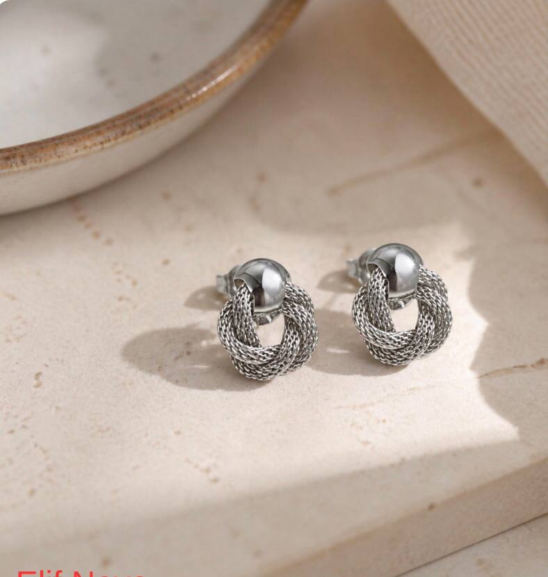Twisted Hoop Earrings | AURIA
