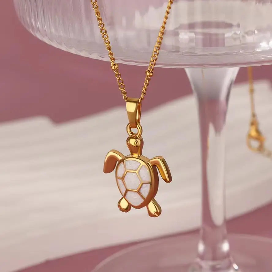 Turtle Necklace – Gold Pendant | AURIA