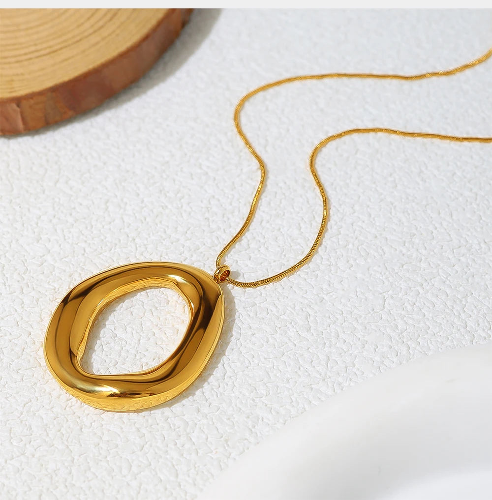 Gold Pendant Necklace – 18K Gold Plated | AURIA